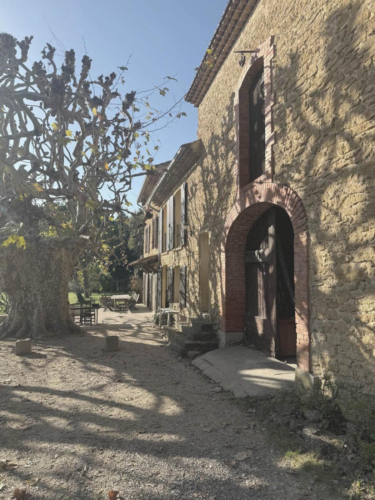 Villa Mas Dans La Campagne Pour Loisirs Et Teletravail Sarrians Exterior foto